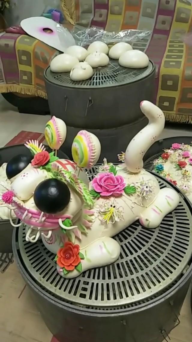 小闺女过生日,老爸找人给定做的老虎馒头,满满的全是爱!