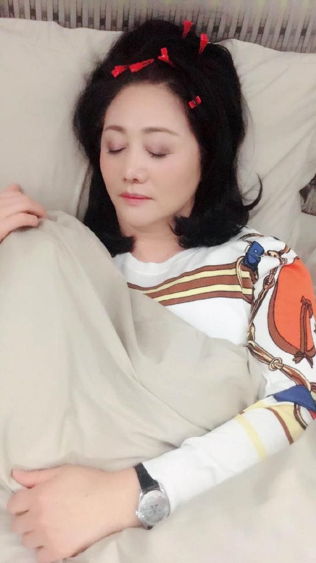 国家一级演员赵丽娟生活近照,与丈夫因戏结缘,如今52岁依旧美艳