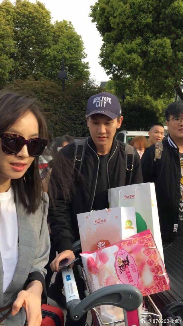 明星助理颜值高,郑爽助理帅气,宋茜助理撞脸王源,她助理是女神