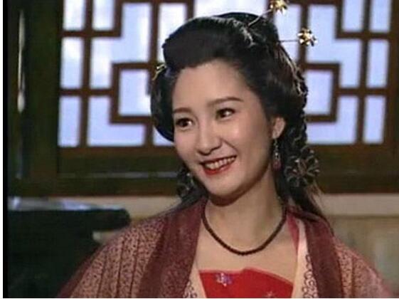 比如《天龙八部》,她在剧中饰演马夫人;比如《寻秦记》,饰演赵姬