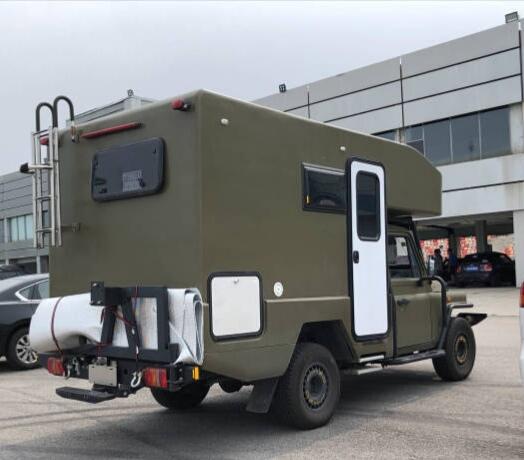 北汽212房车版 军绿色的