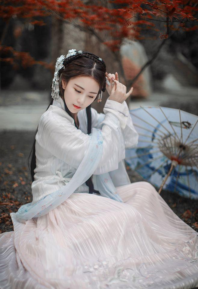 古风美女之油纸伞的忧伤