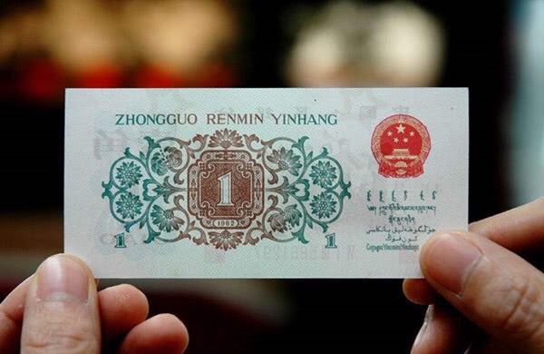 拾荒老人捡到一张一角钱纸币,价值万元村长:村中捡的,强制收回