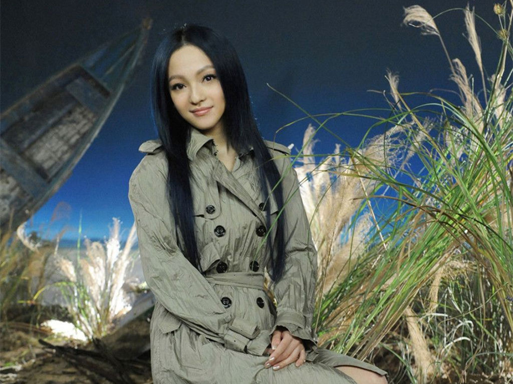 和母亲决裂,与友人闹不和,病倒后她终于又红了起来|张韶涵|范玮琪