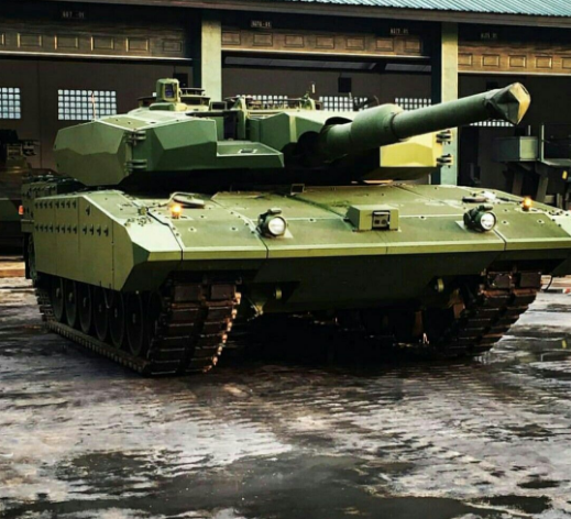 9亿美元)的合同,购买103辆"豹"2主战坦克,42辆"黄鼠狼"1a3步兵战车