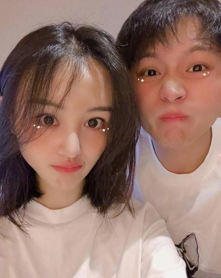 郑爽张恒合照公开 自曝男友张恒很"娘" 大胆公开男方私密事