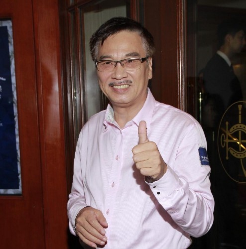 吴孟达身体欠佳连走路都需要人扶与周星驰再度合作恐难实现