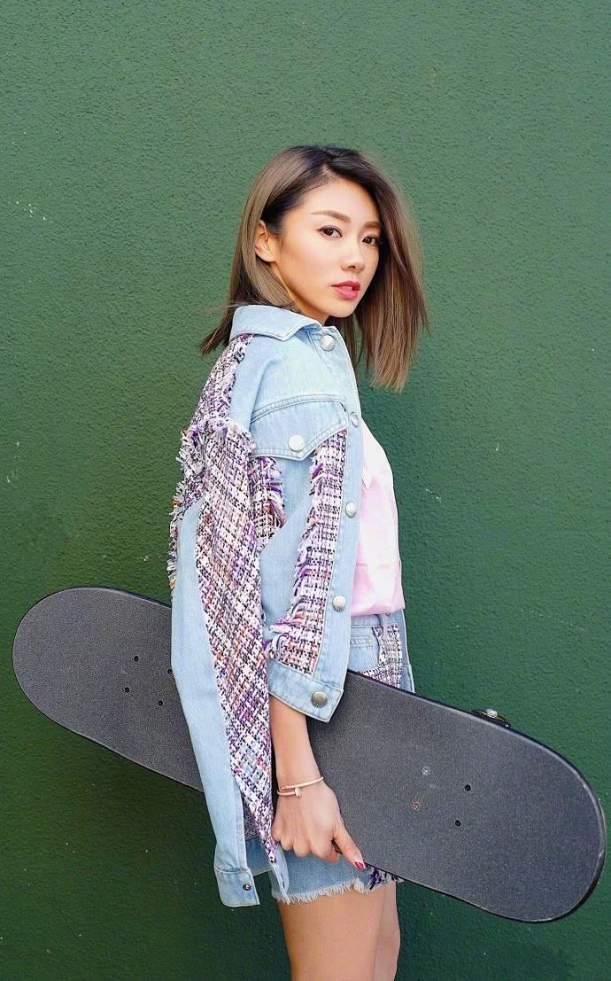 程晓玥那钱里面名气不是很大,但是在时尚圈里面可是