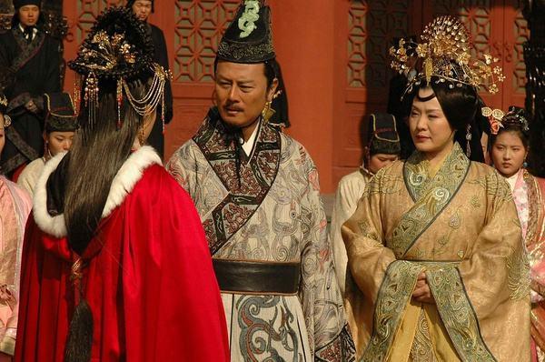 王昭君美若天仙,先后嫁给了父子两人,而两任丈夫都是英年早逝