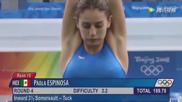 女子跳水比赛,慢镜头下记录美女运动员精彩画面,动作太完美