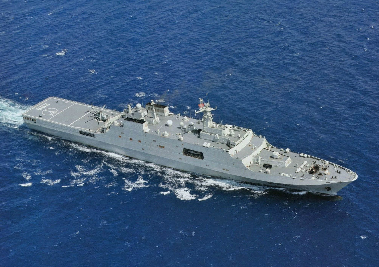 巨舰分段闹乌龙是4万吨小平顶还是2万吨的过气网红