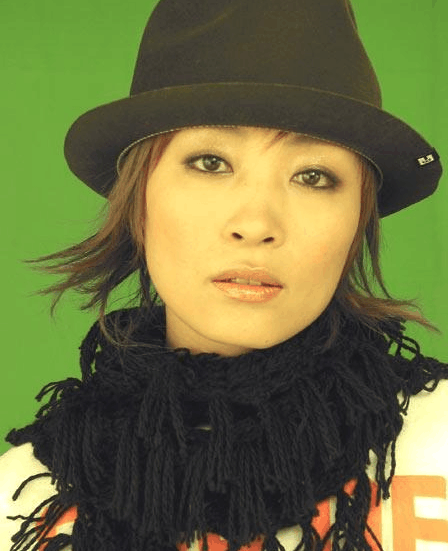 她是天后级的女歌手, 杨坤终生挚友, 因二婚惨遭丈夫家暴含恨跳楼