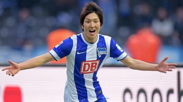 令人羡慕的是,上上赛季跟随莱斯特城夺得英超冠军的主力前锋冈崎慎司