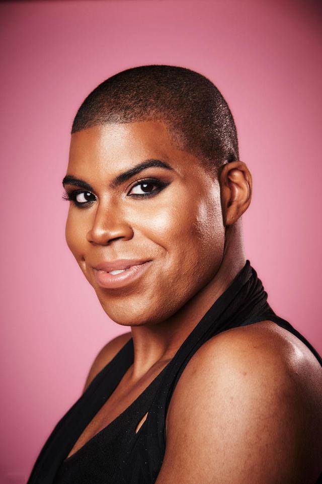 ej约翰逊万花丛中别样红,化身表情包"艳压群芳"