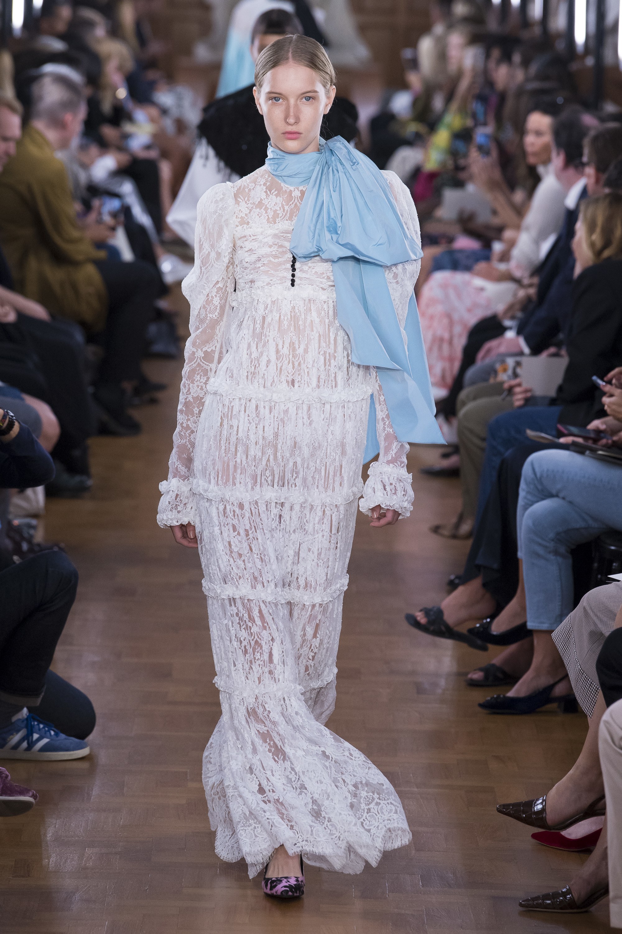 erdem s/s 2019 | 经典的维多利亚风格,极具欧洲古典美