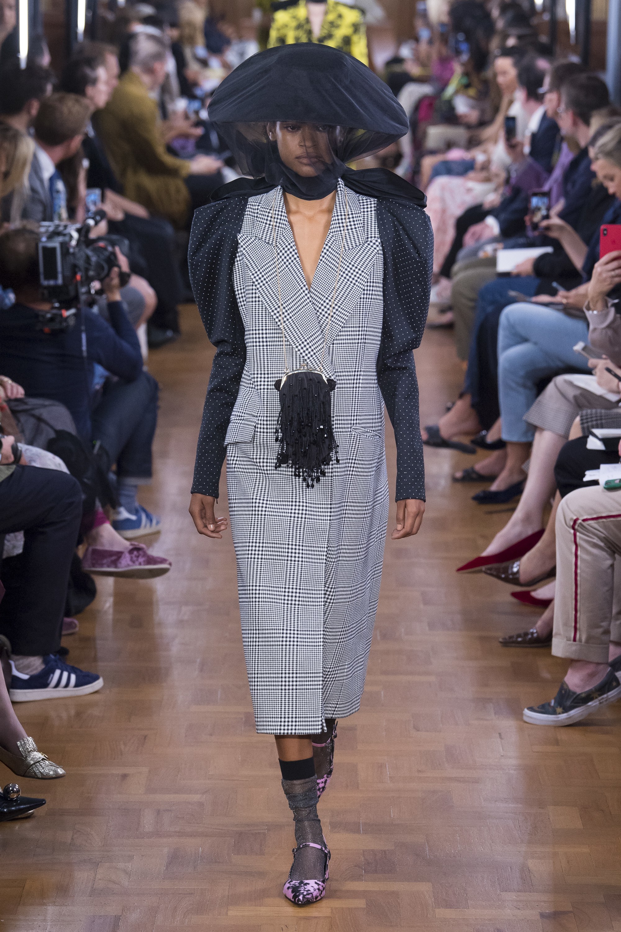 erdem s/s 2019 | 经典的维多利亚风格,极具欧洲古典美