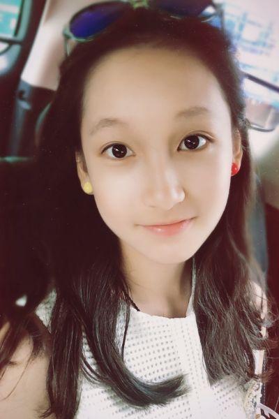 黄磊女儿多多打扮成熟?还有一位比她更成熟,网友:以为是23岁!