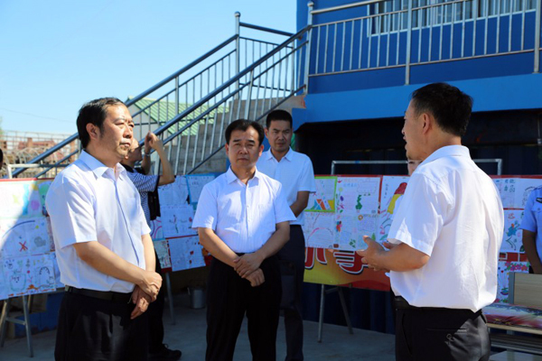 副局长熊德生,公安部禁毒局禁吸禁种处干部周彬彬一行到新疆伊犁州