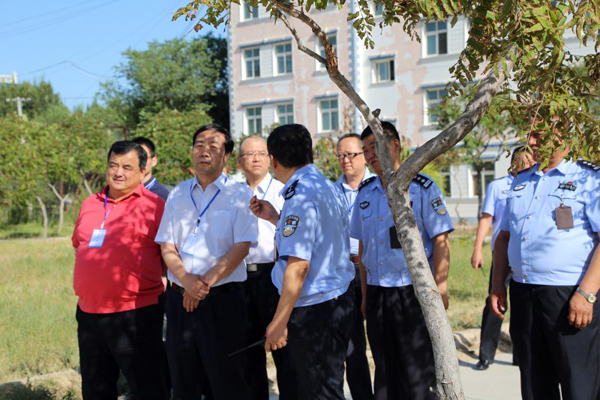 副局长熊德生,公安部禁毒局禁吸禁种处干部周彬彬一行到新疆伊犁州