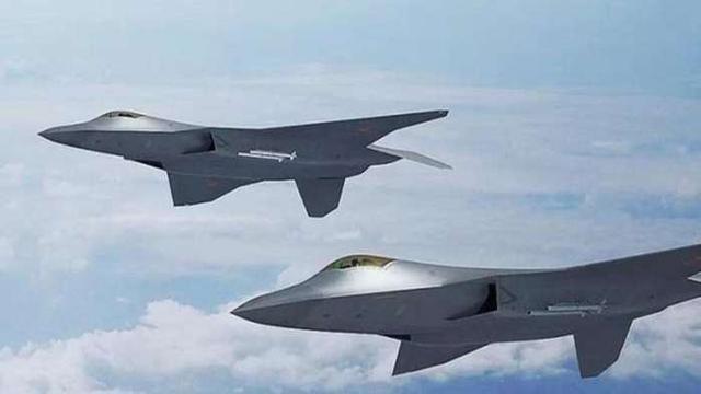 中国歼23战机亮相,机身设计扁平减小空气阻力,美军都兴奋不已