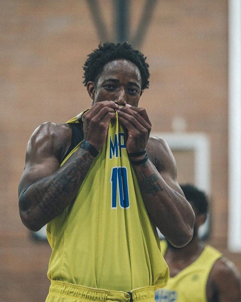 德罗赞29岁生日快乐愿你能克服心魔打出更棒的表现