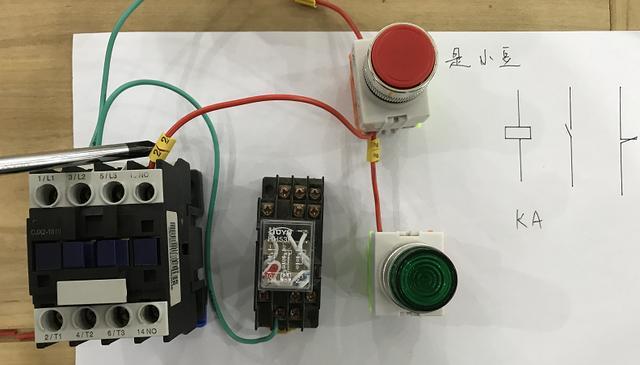 電工知識時間繼電器工作原理電氣符號如何接線實物講解