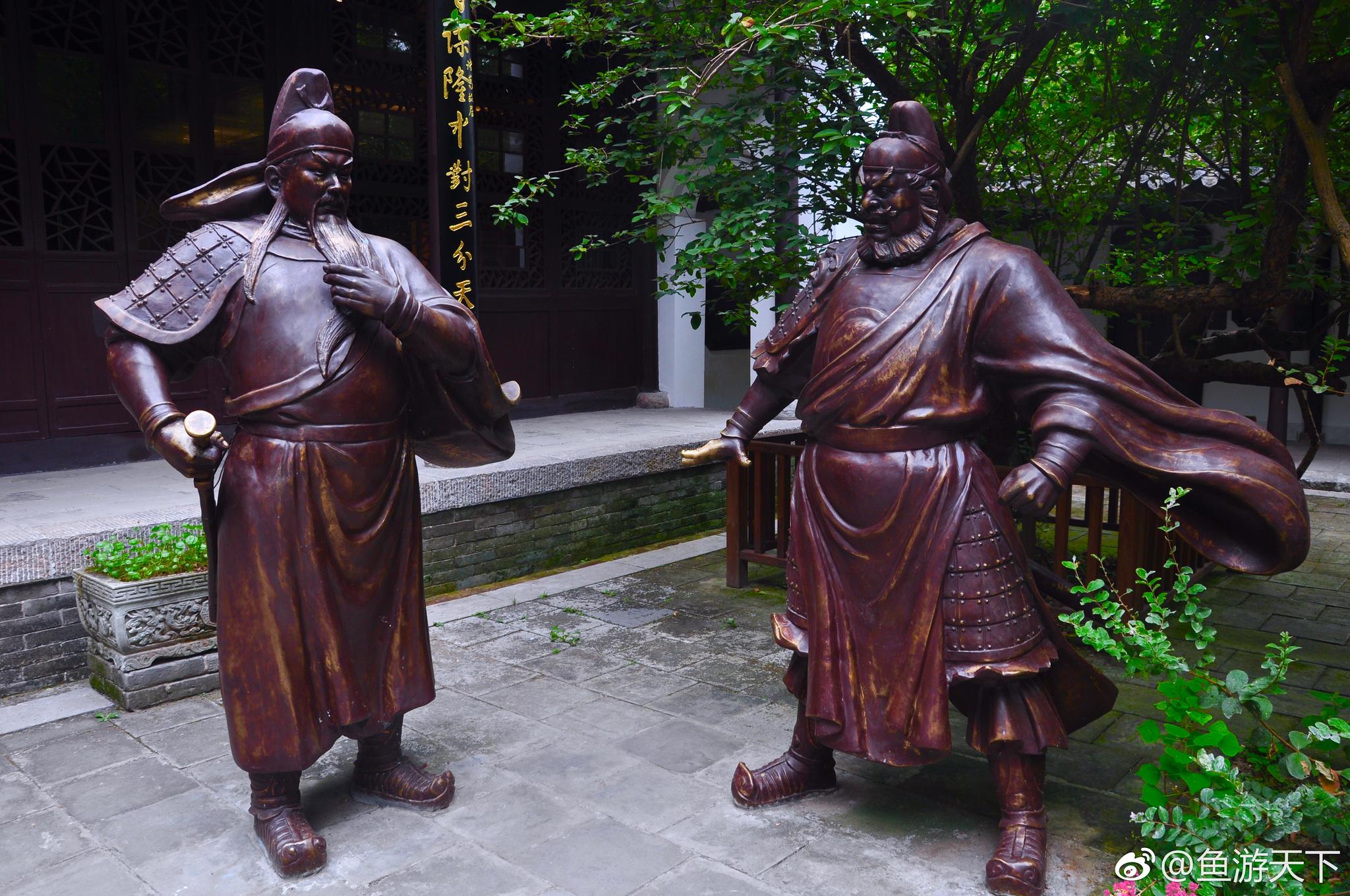 走进襄阳古隆中孔明故居，建筑古朴草木苍劲|襄阳|诸葛亮|草庐_新浪新闻