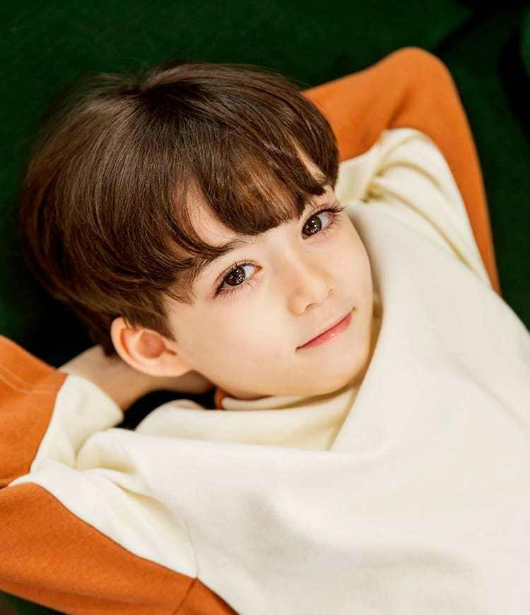 最近韩国人气爆表的混血5岁小男模,当你看到他的超高颜值,绝对会被迷