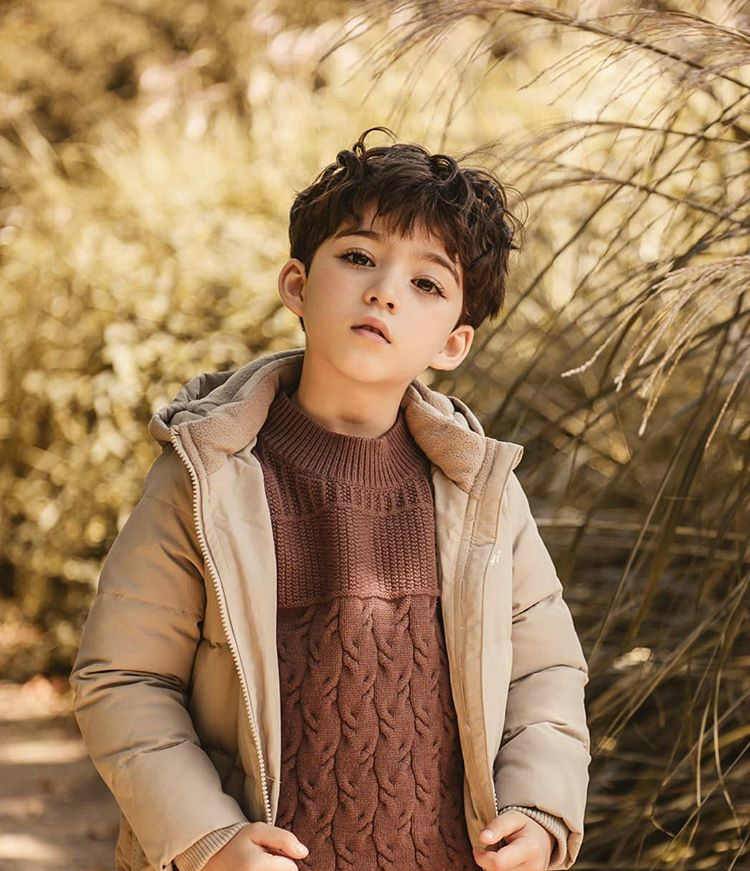 最近韩国人气爆表的混血5岁小男模,当你看到他的超高颜值,绝对会被迷
