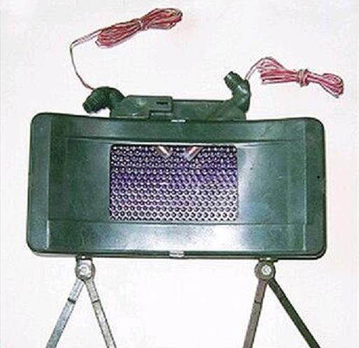 地雷就更厉害了,杀伤威力比其母版更上一层楼,其内部安装有800粒钢珠