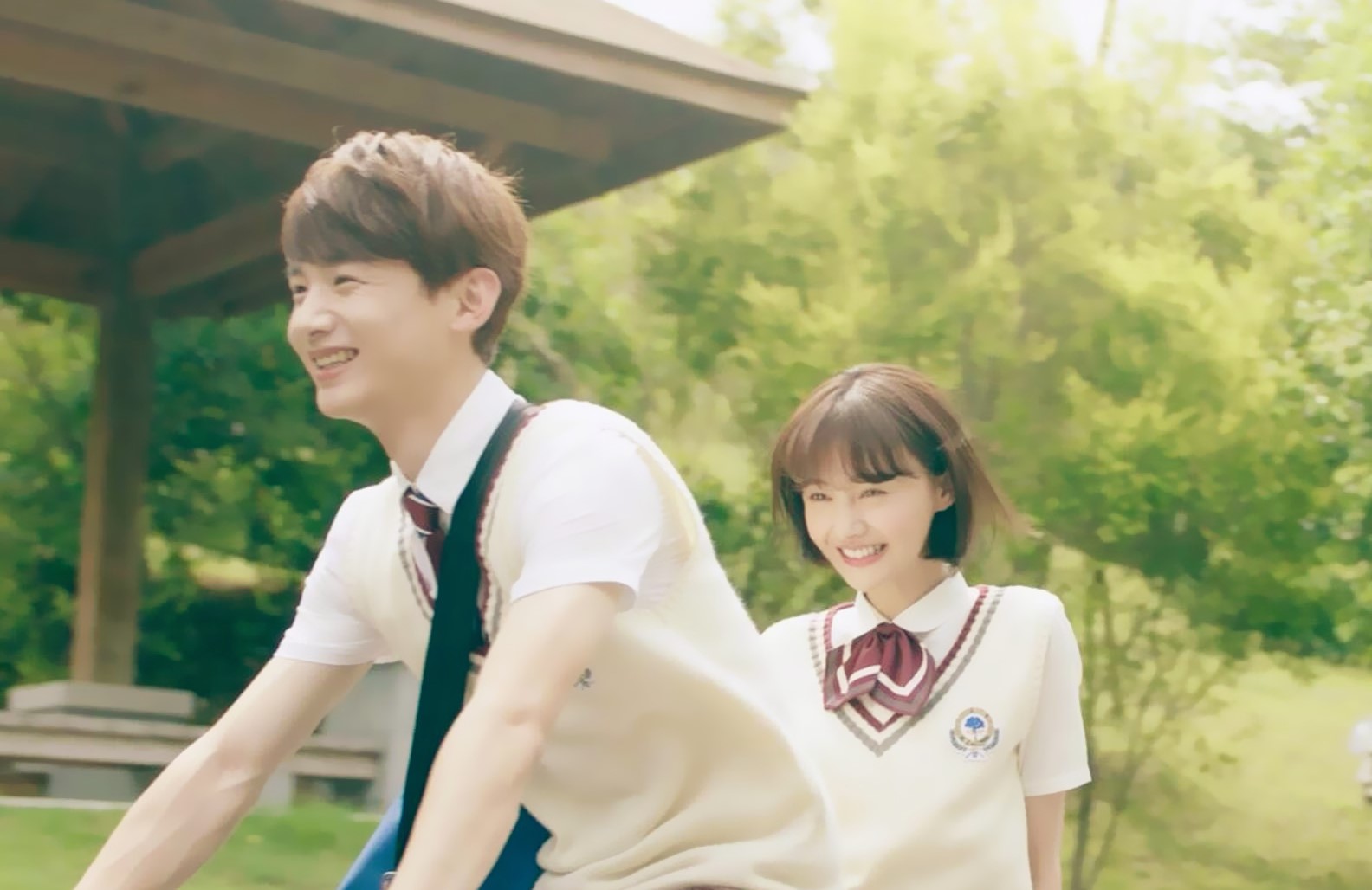 郑爽新男友居然又是个渣男,恋爱期间还和前任藕断丝连