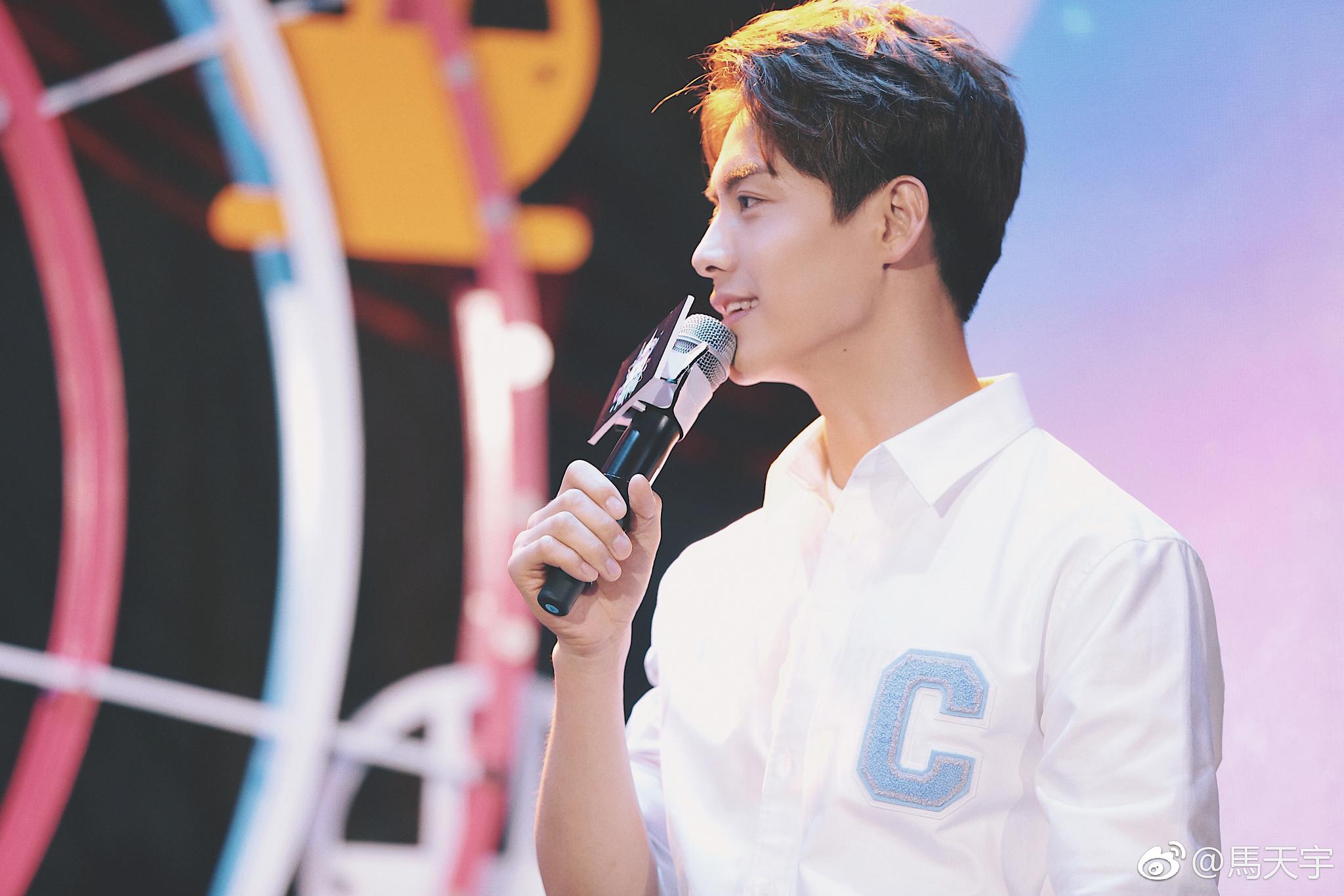 今天大家玩的还开心吗?游戏中有粉丝摔倒了,希望你们没事