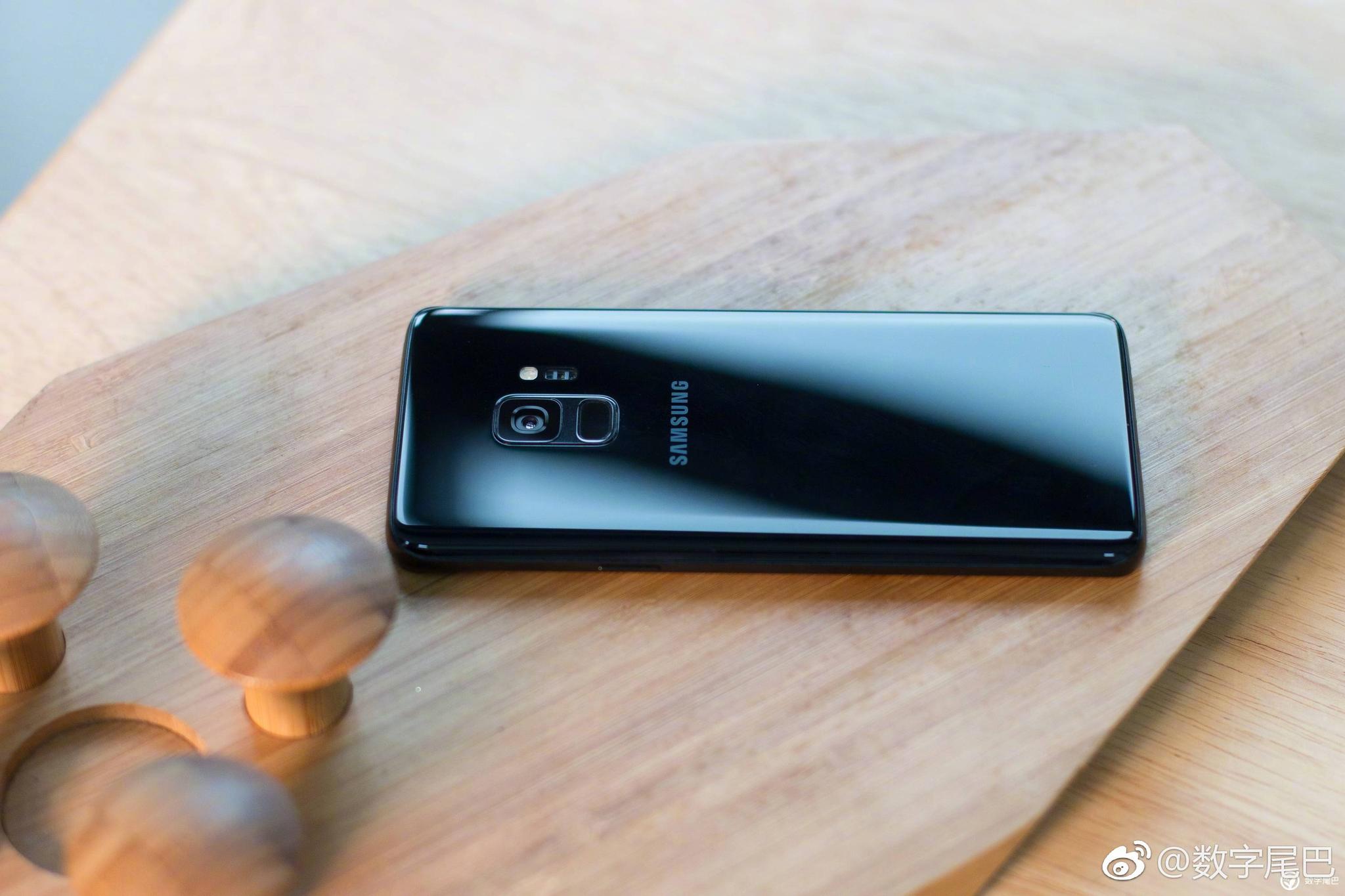 6000 元价位的手机,索尼 xperia xz2 为 5999 元