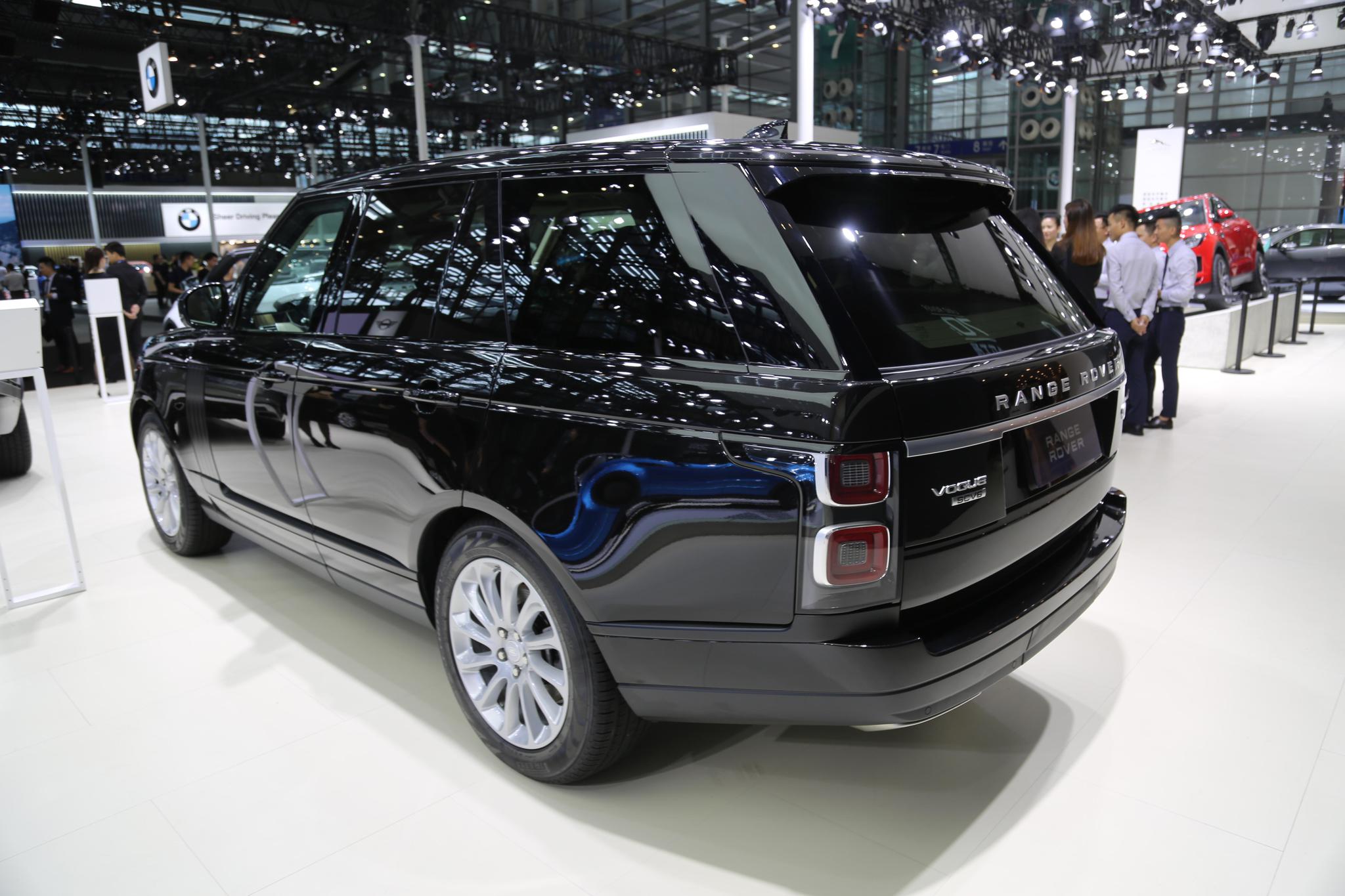 路虎新款揽胜,130万级别至臻舒适suv,车展实拍!-新浪汽车