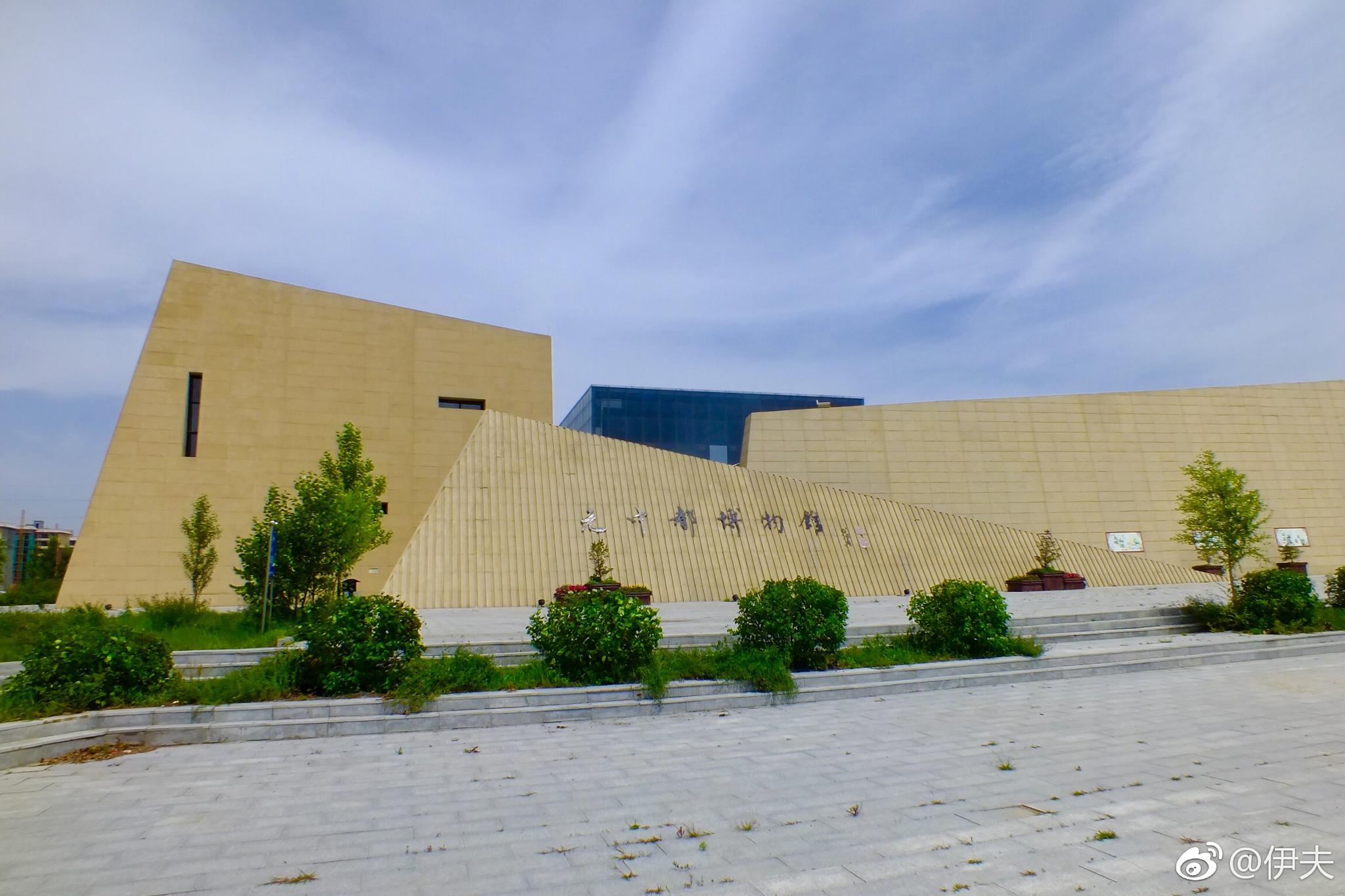 张北县城东南角才崛起一座米黄色现代化的"元中都博物馆"