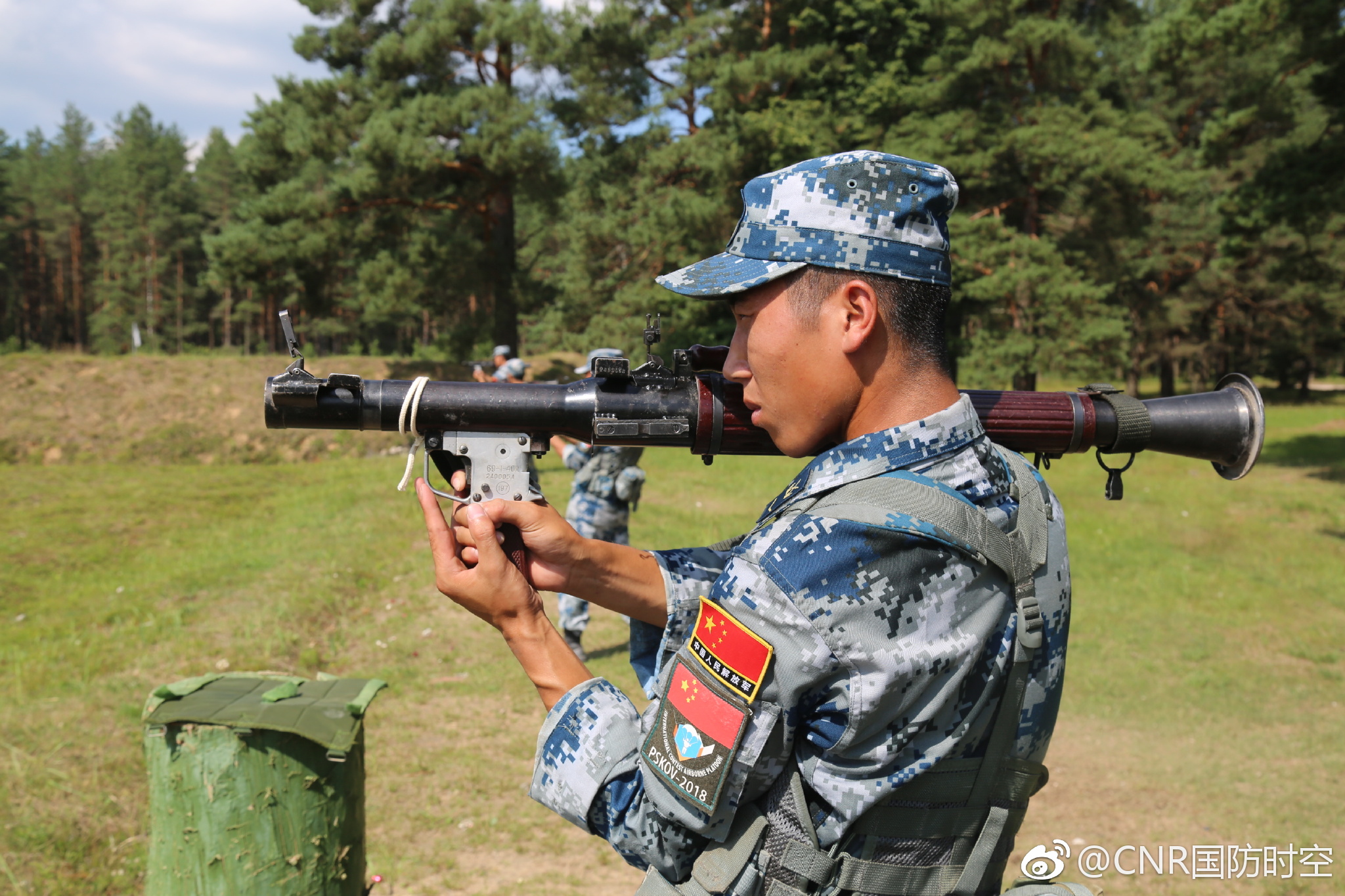 空降排项目单兵两项赛科目中国空降兵发挥出色_新浪看点