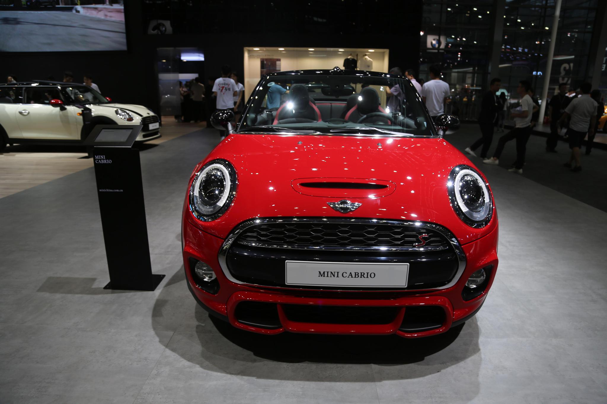 实拍宝马mini cabrio,为极致的自由浪漫主义者而生!