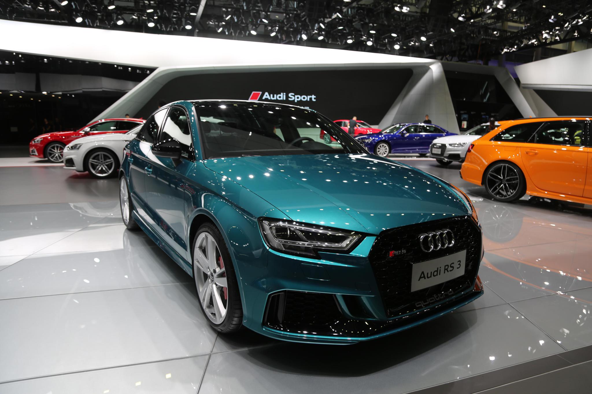 实拍奥迪rs3,50万级别豪华轿车,让速度与勇气擦出火花!