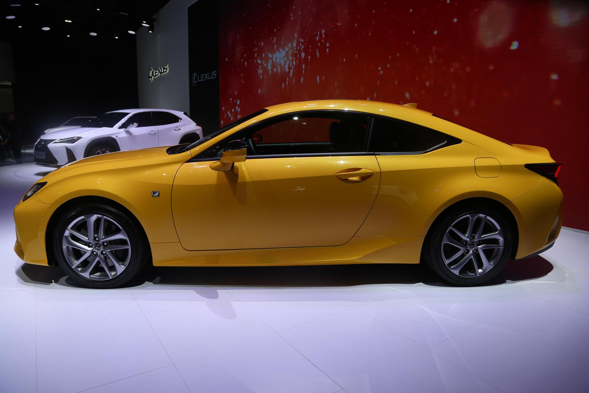 承袭了rc系列的犀利动感,更借鉴了旗舰级豪华gt轿跑全新lc的设计灵感