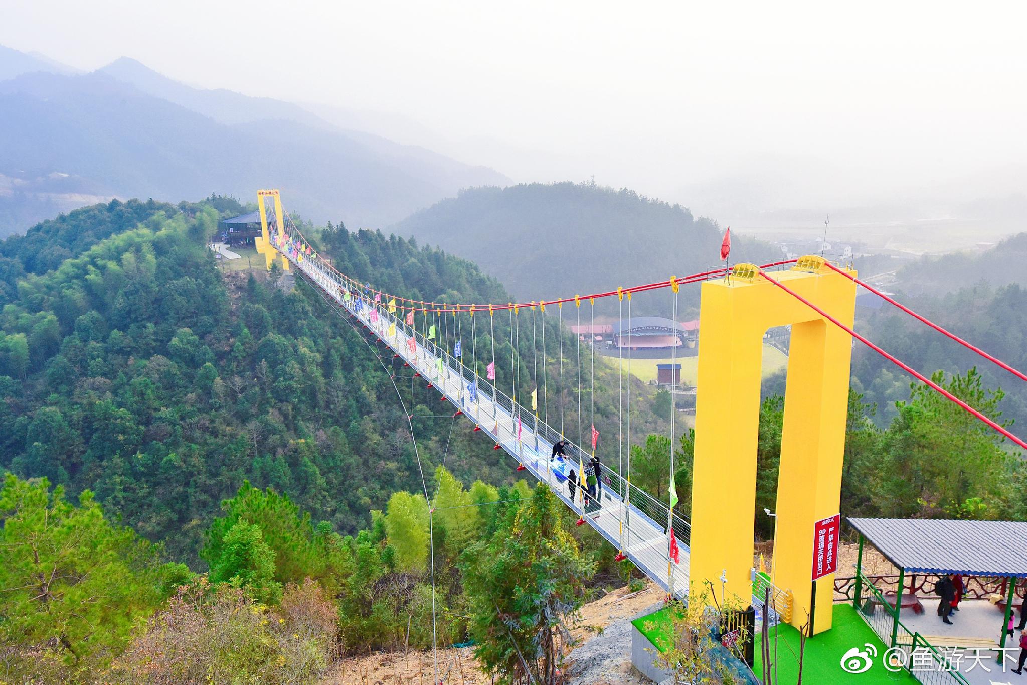 来崇阳县一定要去一次柃蜜小镇,这里青山环绕,风景如画