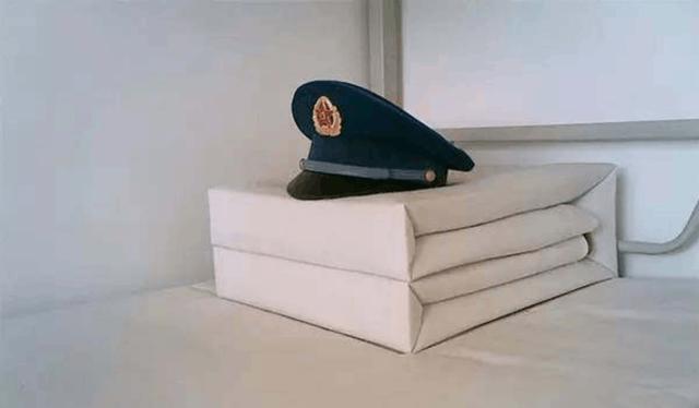 士兵为何要花大量时间叠"豆腐块"被子?美军:净整些没用的