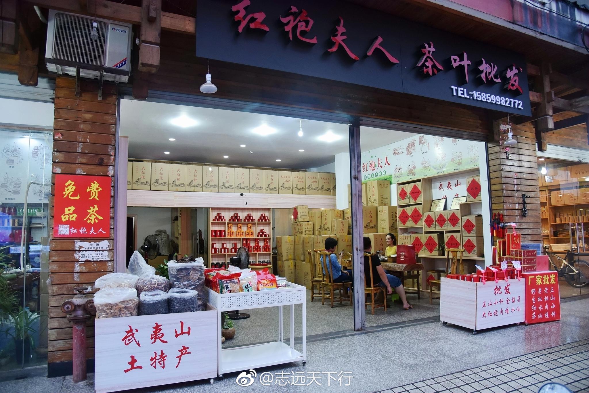 在武夷山偌大的三姑度假区里,最多的旅游业态就两种