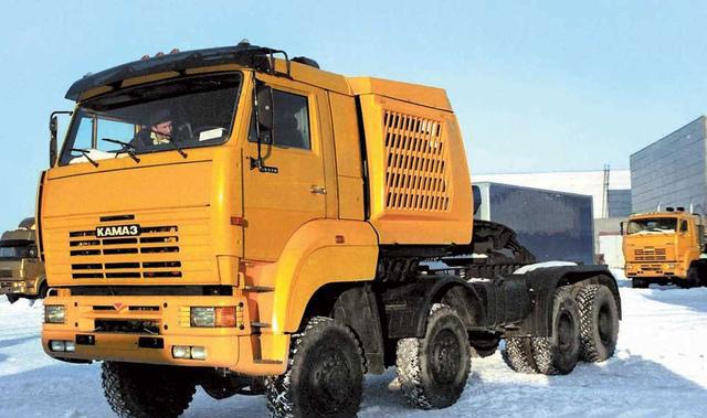 俄罗斯怪兽卡玛斯kamaz652288x8大件牵引车
