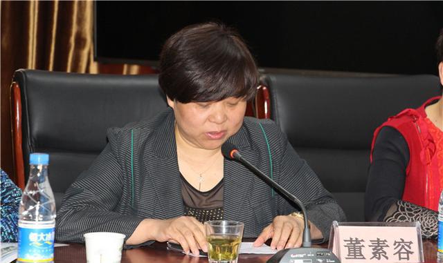 汉中市民政局副局长张芳作重要讲话,对东方养老集团新创的"一元养老"