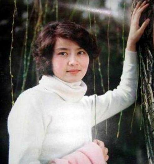 64岁潘虹近照曝光,真的是美了一辈子,至今膝下无子