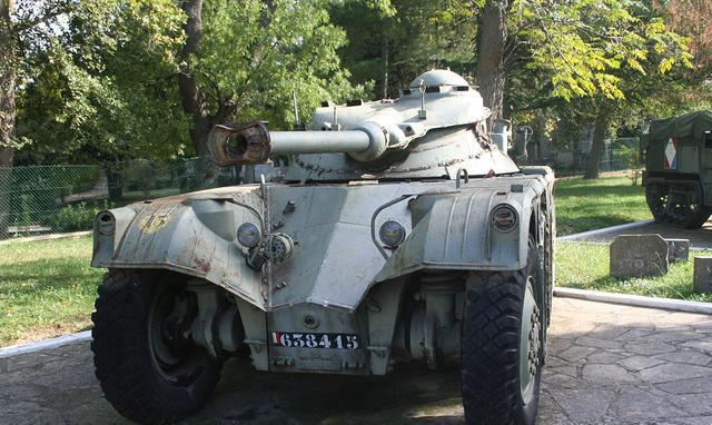 八轮大毛毛虫——潘哈德ebr8x8轮式侦察车