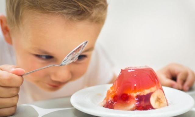 果冻是孩子的最爱, 但是果冻最好不要让孩子吃!