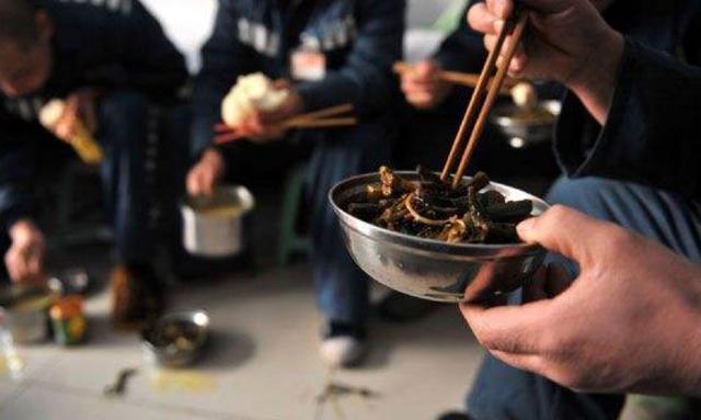 里面的伙食好不好?看完长见识了!