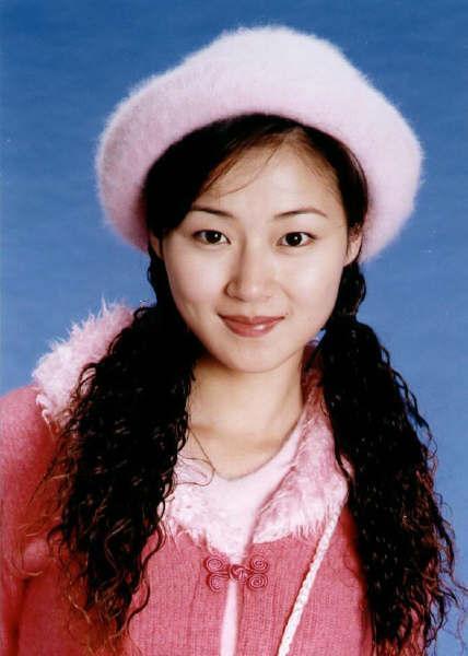 也为她抛妻弃子,年近50仍魅力依旧|甄子丹|万绮雯|美腿_新浪新闻