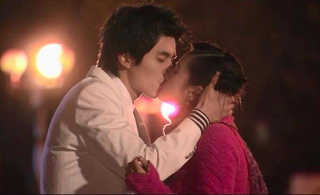 富家千金改名闯荡娱乐圈,21岁爆红成国民女孩,如今脸崩又过气